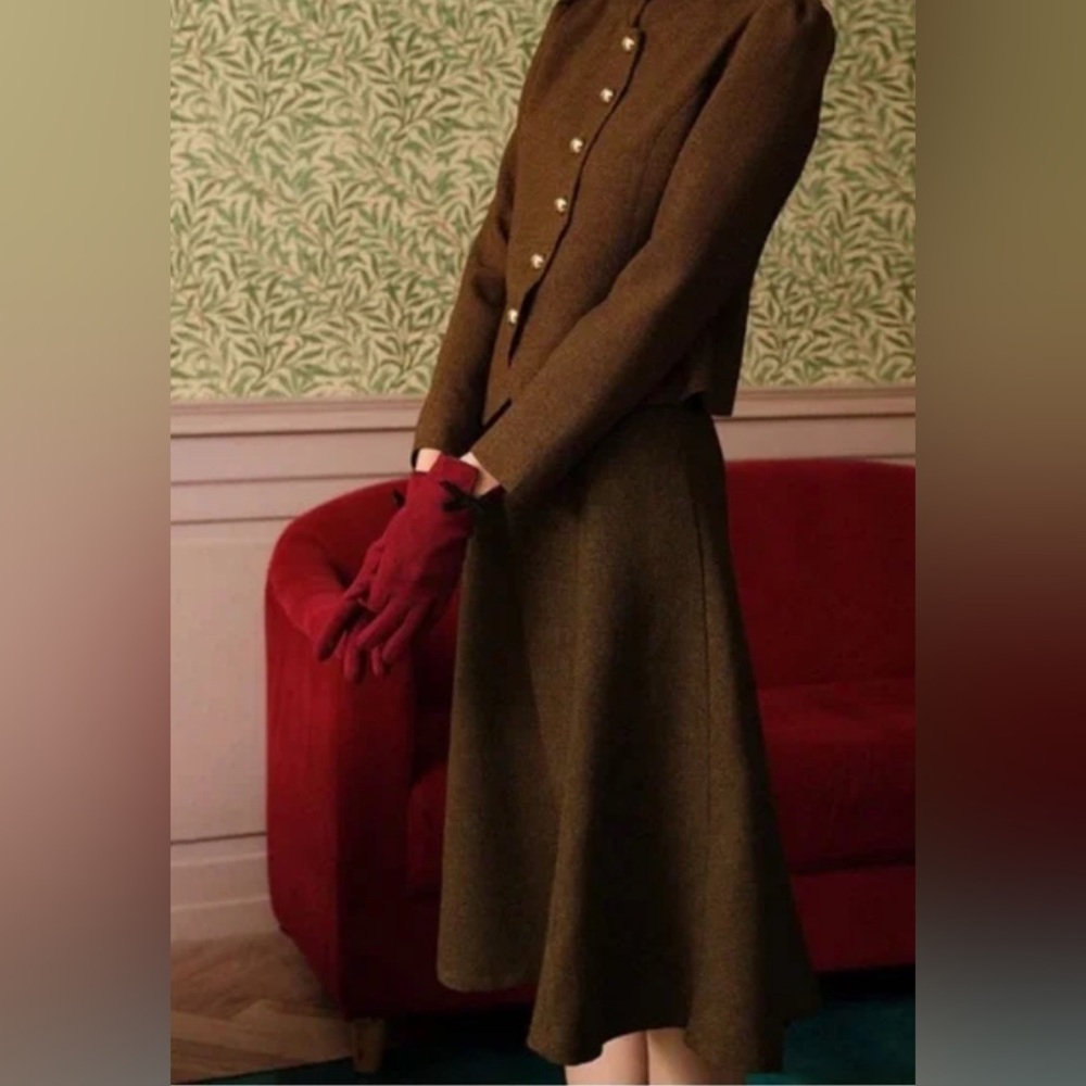 RIHOAS Brown Tweed Suit with Gold Buttons - Picture 9 of 16